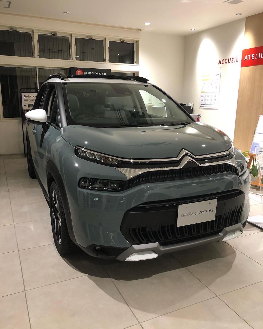 C3 AIRCROSS カーキーグレー