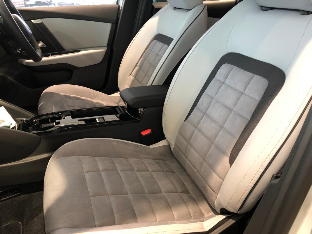 シトロエンC4 MAX HYBRID Edition Lumière（エディション ルミエル）」特別仕様車が登場！