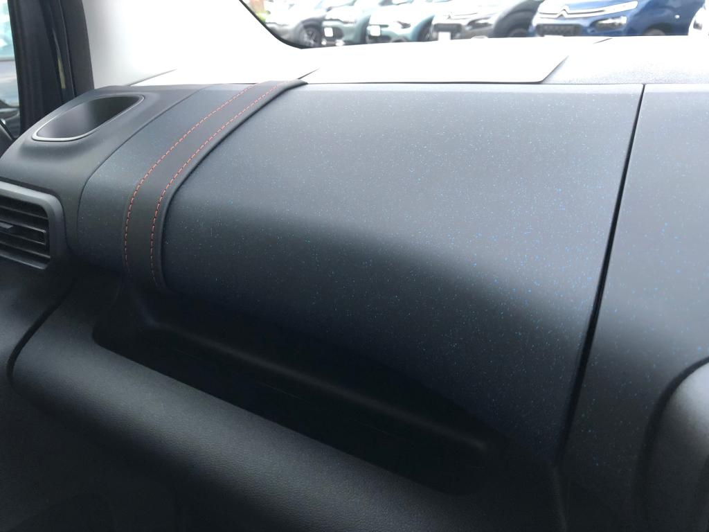 新型登場！「BERLINGO MAX XTR Grip Control Package」