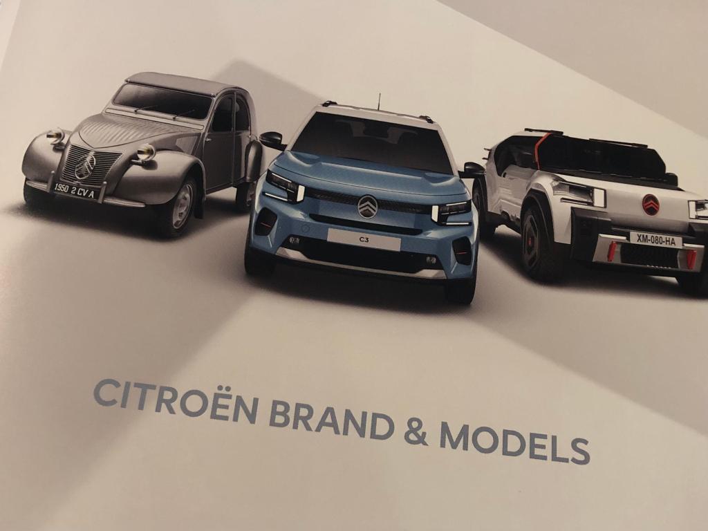📖 CITROËN BRAND & MODELS 総合カタログが届きました！