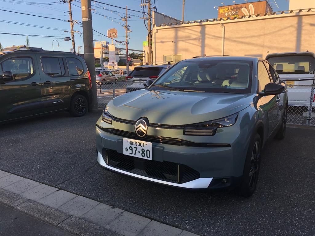 【新登場】C4 MAX HYBRID ブラックルーフ仕様 発売開始！