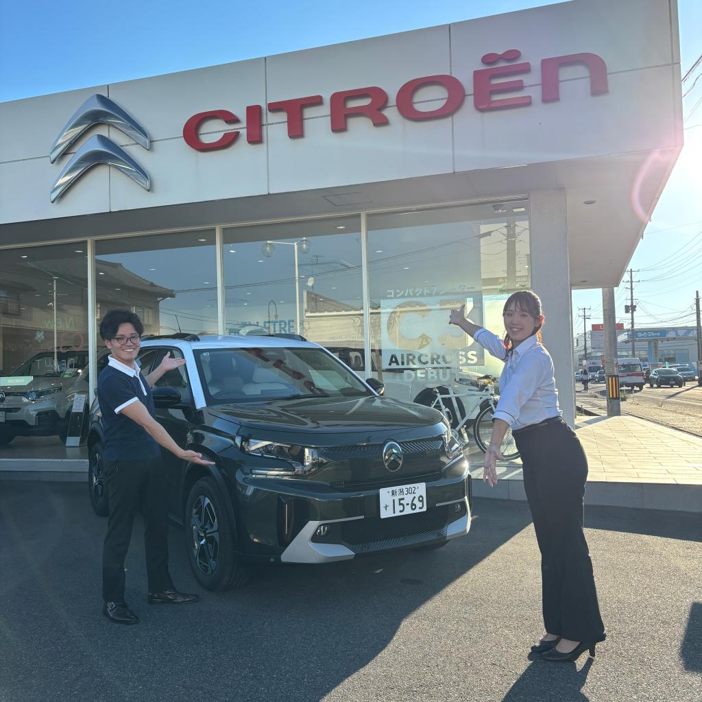 今日のシトロエン新潟は“C3 AIRCROSS日和”。ショールーム前でパシャリ。