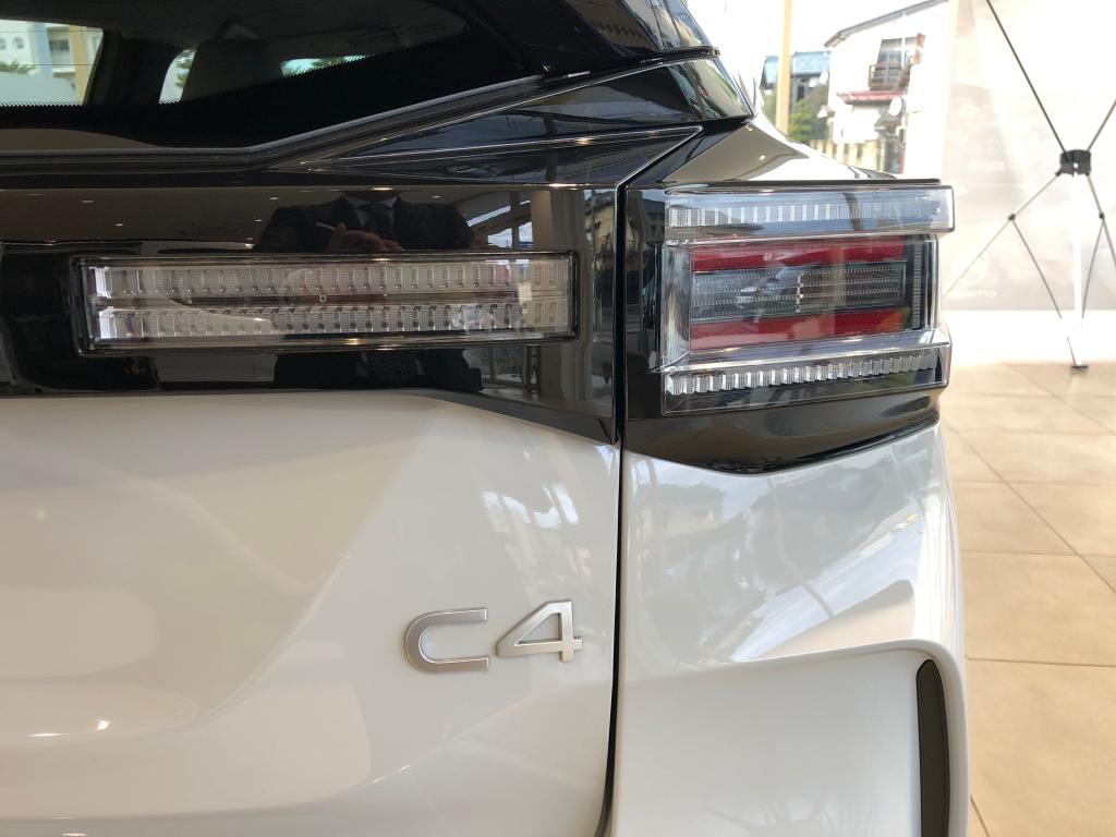 シトロエンC4 Max Hybrid　第1号車