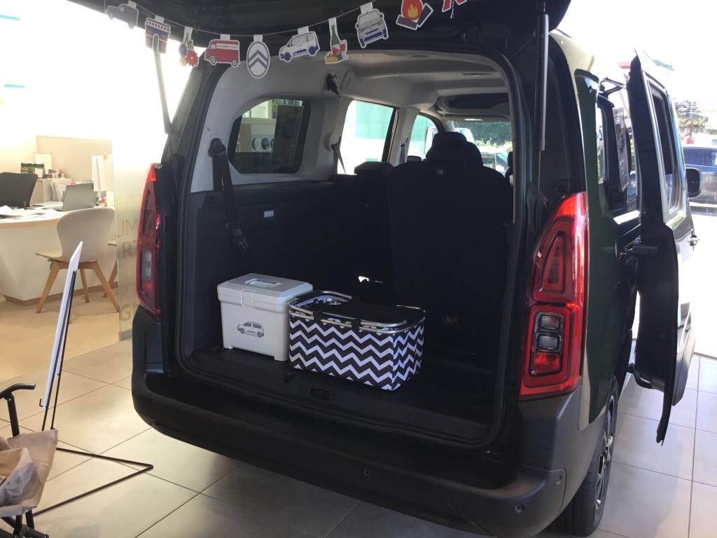 家族にもアウトドアにも大活躍！今、注目のフレンチMPV「ベルランゴ」ってどんなクルマ？
