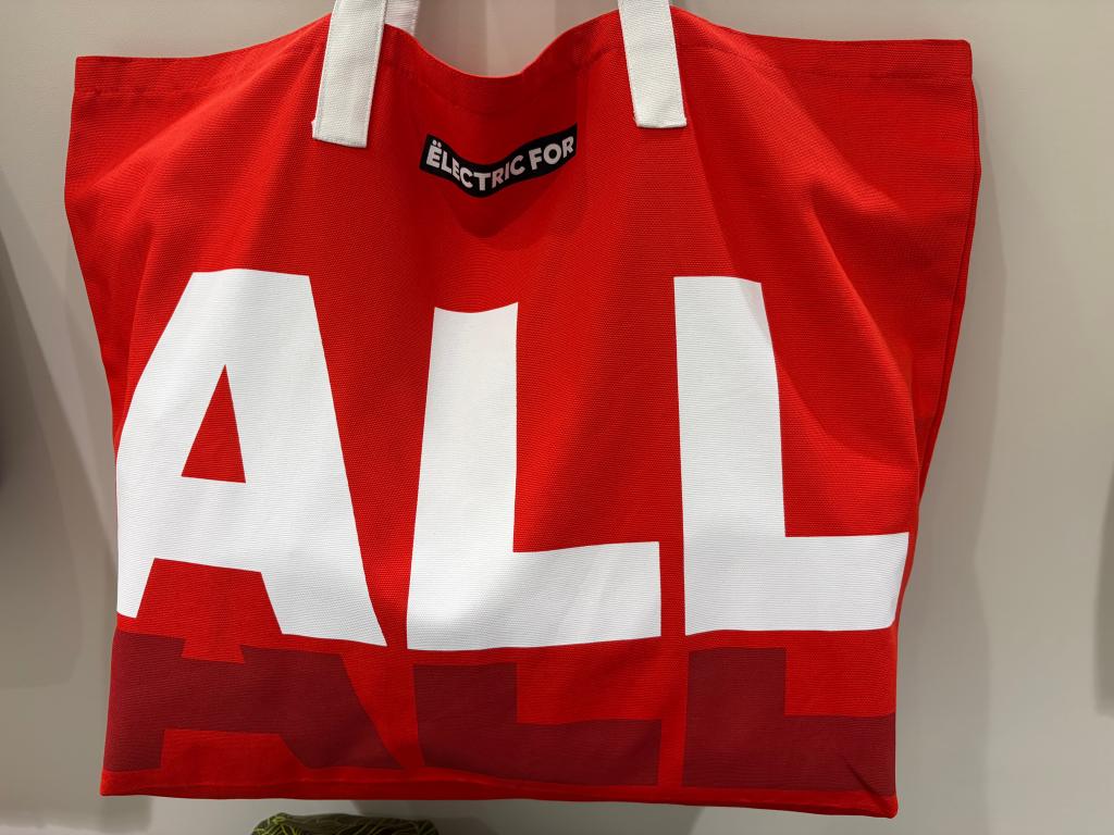 新しいアイテム入荷いたしました。