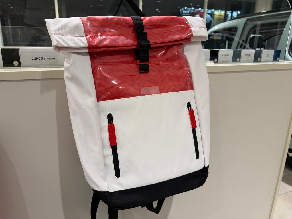 新しいアイテム入荷いたしました。