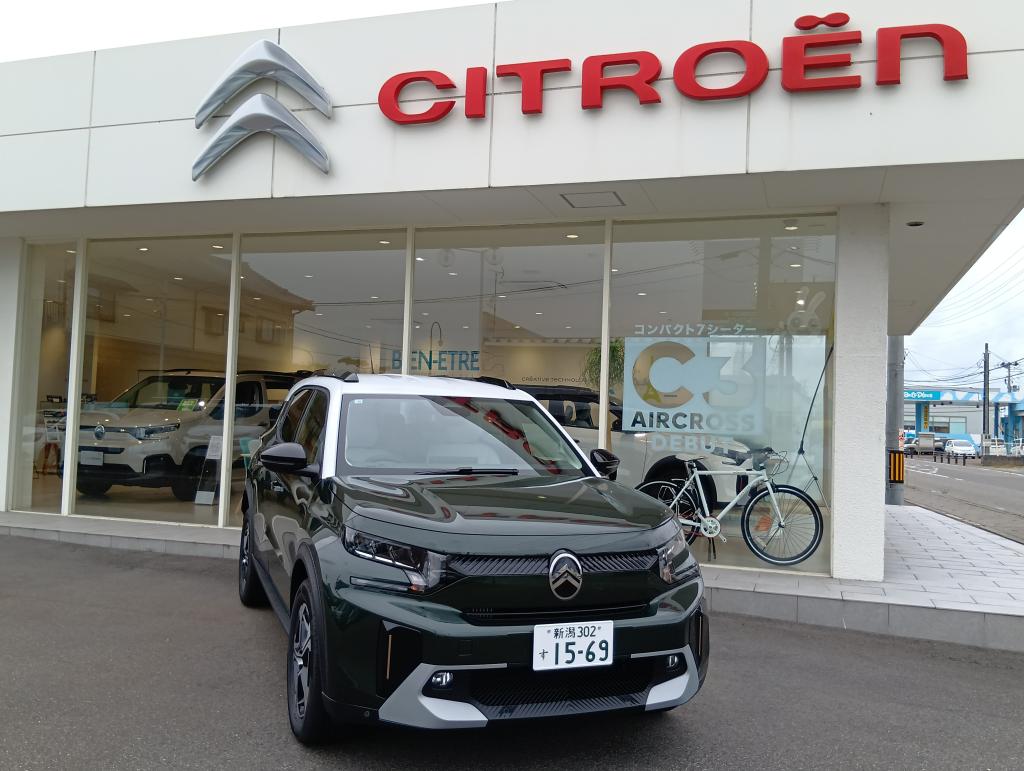 ✨ ”新型” C3 AIRCROSS ショールームに新デカールを貼りました✨